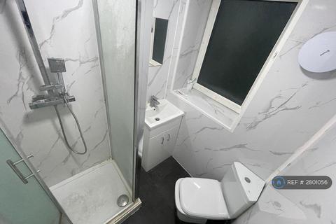 3 bedroom terraced house to rent, Manford Way, Chigwell, IG7