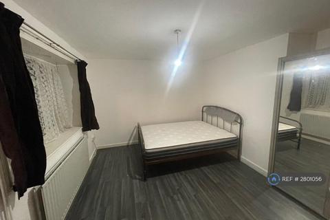 3 bedroom terraced house to rent, Manford Way, Chigwell, IG7