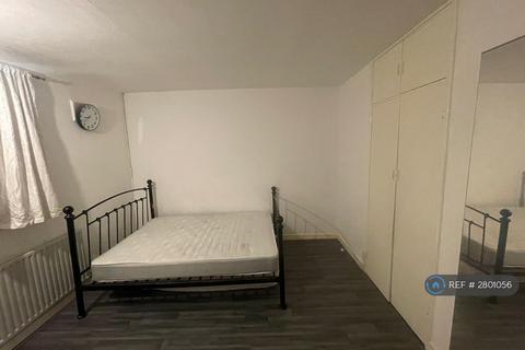 3 bedroom terraced house to rent, Manford Way, Chigwell, IG7