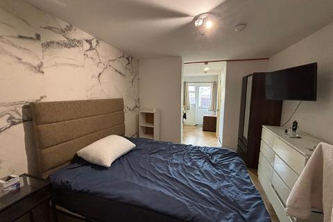 undefined, 49A Buckingham Road Room 4 London E18 2NH