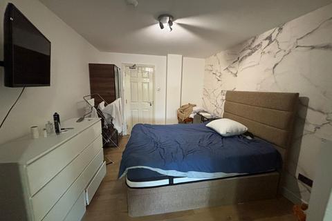 undefined, 49A Buckingham Road Room 4 London E18 2NH