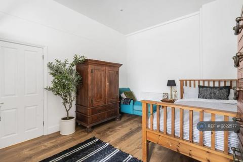 undefined, Duke Road, London, W4