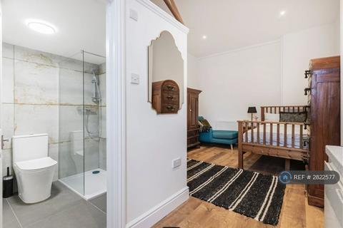 undefined, Duke Road, London, W4