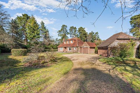 4 bedroom detached house for sale, Wellesley Road, Rushmoor, Farnham, Surrey