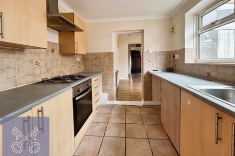 2 bedroom end of terrace house to rent, Madoline Grove, Hull HU9