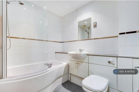 2 bedroom flat to rent, Angel Southside, London, EC1V