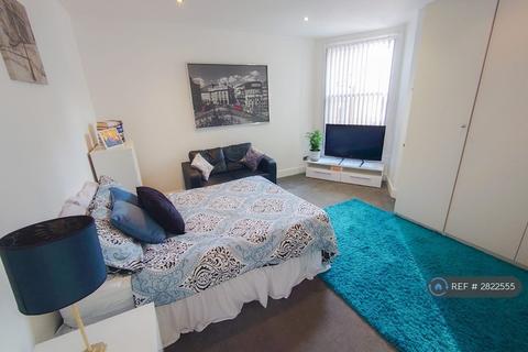 2 bedroom flat to rent, Shaftesbury Avenue, London, WC2H