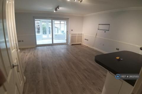 3 bedroom semi-detached house to rent, Windermere Gate, Bracknell, RG12