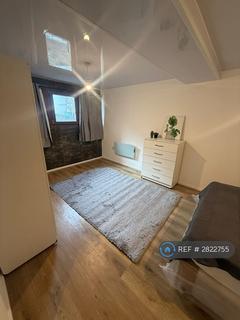 2 bedroom flat to rent, Paddock Road, London, NW2