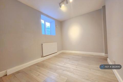 undefined, The Avenue, London, E4