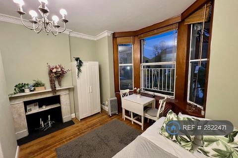 1 bedroom flat to rent, Lynton Road, London, W3