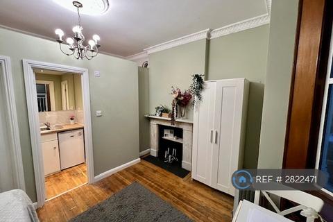 1 bedroom flat to rent, Lynton Road, London, W3