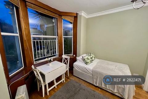 1 bedroom flat to rent, Lynton Road, London, W3