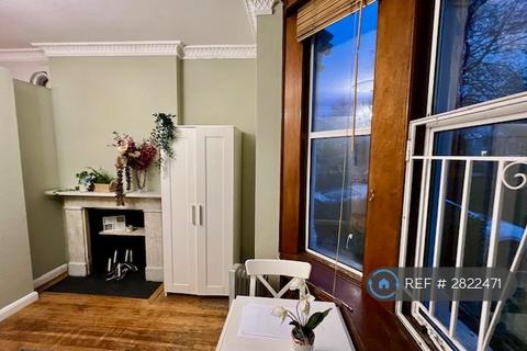 1 bedroom flat to rent, Lynton Road, London, W3