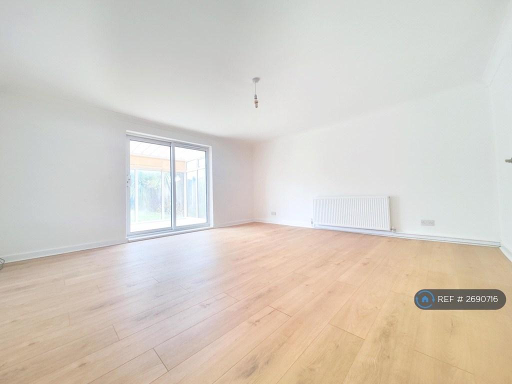 Large Living Room With Conservatory