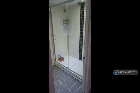 Studio to rent, Holmcrot, Crawley, RH10