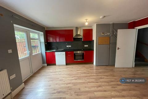 4 bedroom semi-detached house to rent, Canham Gardens, Hounslow, TW4