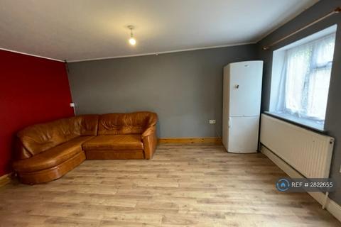 4 bedroom semi-detached house to rent, Canham Gardens, Hounslow, TW4