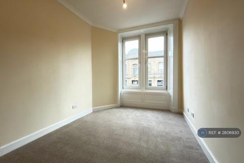 3 bedroom flat to rent, Moss St, Paisley, PA1