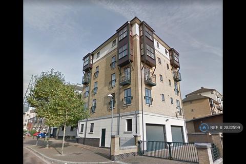 2 bedroom flat to rent, Audley Drive, London, E16