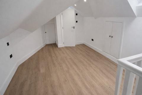 Studio to rent, Banstock Road, Edgware