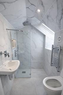 Studio to rent, Banstock Road, Edgware