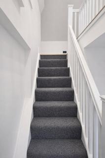 Studio to rent, Banstock Road, Edgware