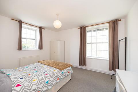 4 bedroom flat for sale, Tilson Gardens, London, SW2