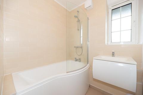 4 bedroom flat for sale, Tilson Gardens, London, SW2