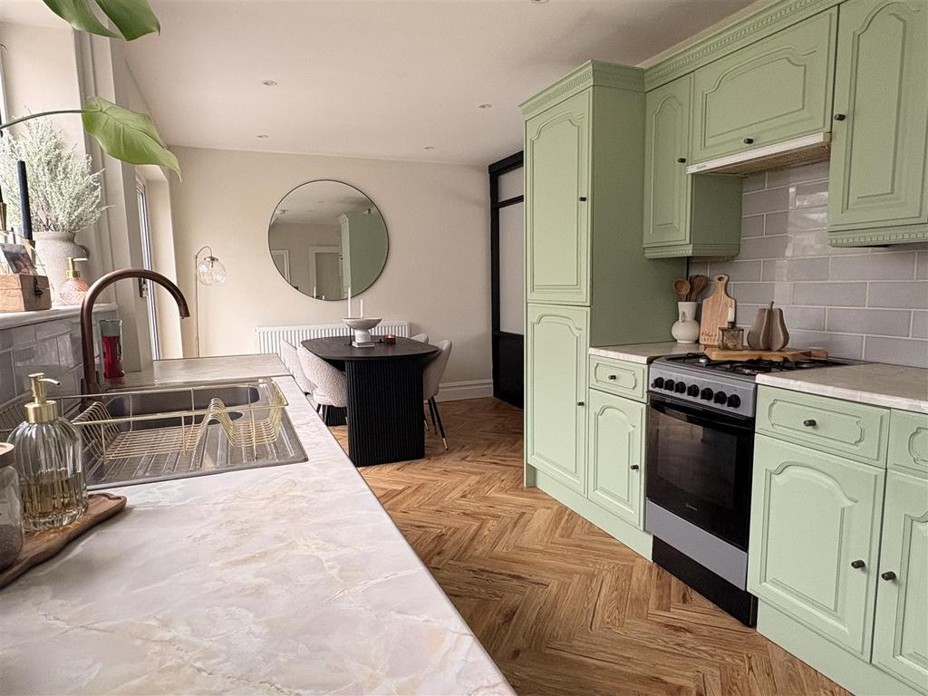 Open Kitchen/Diner