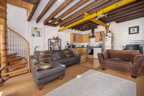 1 bedroom end of terrace house to rent, Richmond Road Twickenham TW1