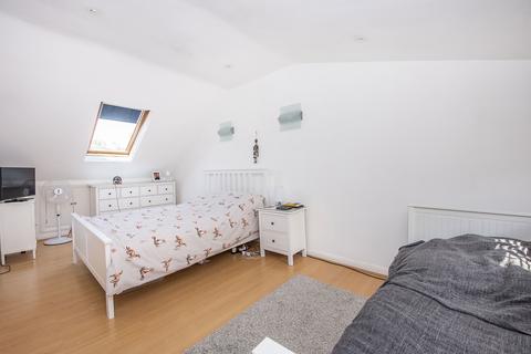 1 bedroom end of terrace house to rent, Richmond Road Twickenham TW1