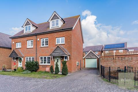 4 bedroom semi-detached house for sale, New Hythe Lane, Larkfield, ME20