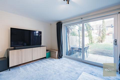 4 bedroom semi-detached house for sale, New Hythe Lane, Larkfield, ME20