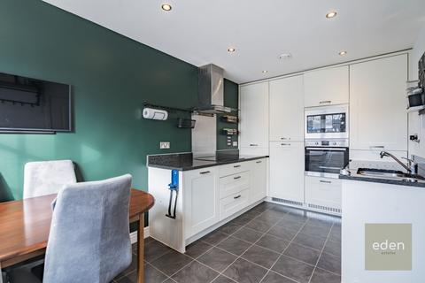 4 bedroom semi-detached house for sale, New Hythe Lane, Larkfield, ME20