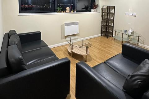 2 bedroom flat to rent, Mann Island, Liverpool L3