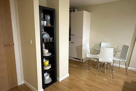 2 bedroom flat to rent, Mann Island, Liverpool L3