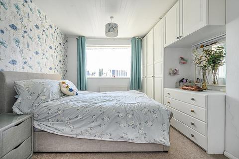 3 bedroom semi-detached house for sale, The Close, Wakefield, WF3