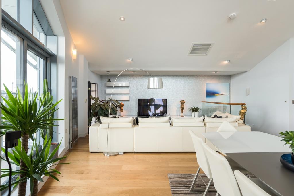 Open plan sitting area