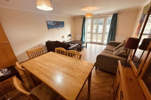 2 bedroom terraced house to rent, Park Road, London N11