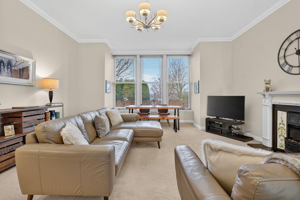 Lounge/Dining area