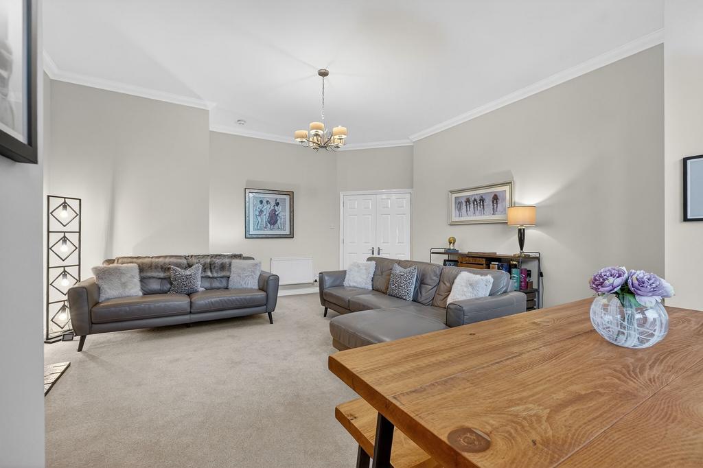 Lounge/Dining area