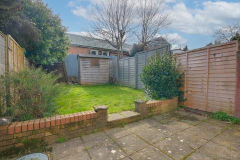 2 bedroom end of terrace house for sale, SHOLING! NO CHAIN! CUL-DE-SAC LOCATION!