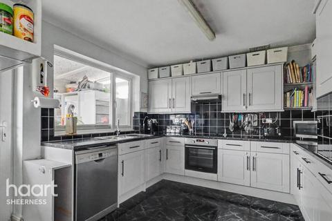 5 bedroom detached house for sale, Parish Road, Sheerness