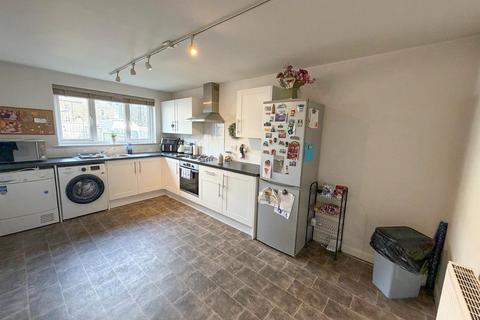 3 bedroom terraced house for sale, Elliott Street, Silsden,