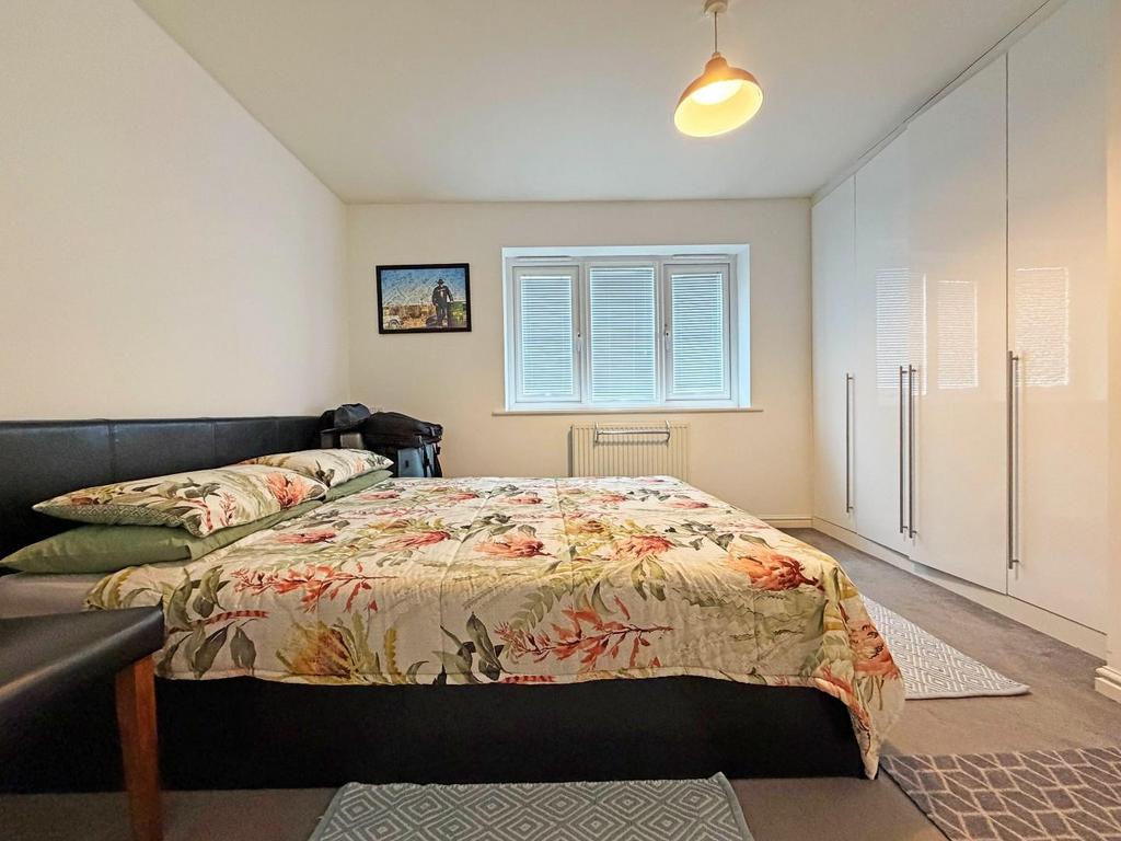 Bed 1.jpg