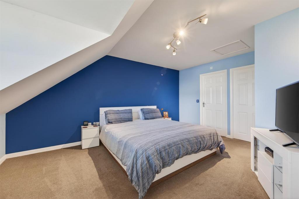 25 Garwood Cres Web31.jpg