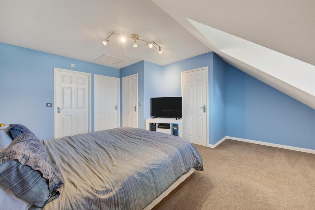 25 Garwood Cres Web32.jpg