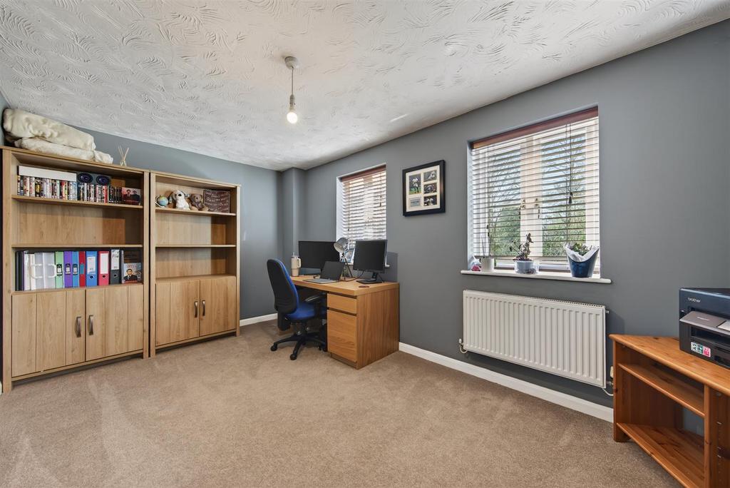 25 Garwood Cres Web22.jpg