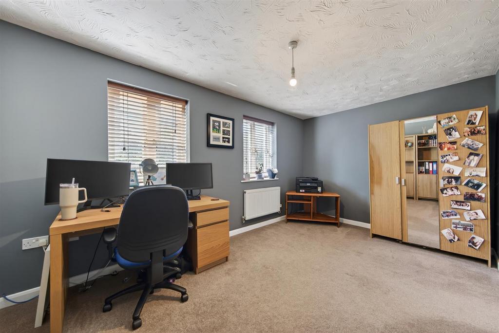25 Garwood Cres Web23.jpg